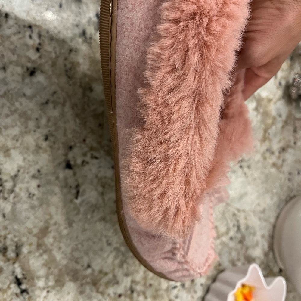 J crew factory pink slippers size 7.  Love them a lot but too small for me. New - Picture 2 of 2